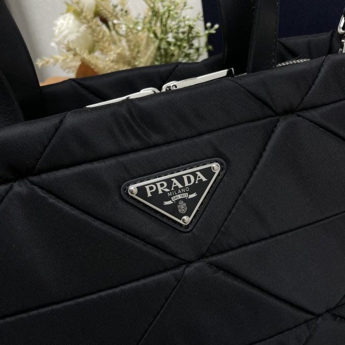A three-in-one tote bag