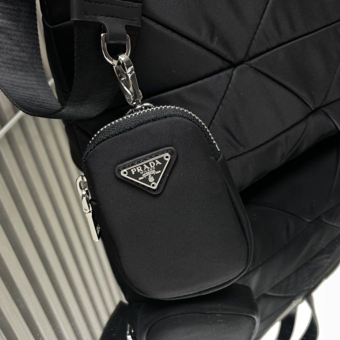 A three-in-one tote bag