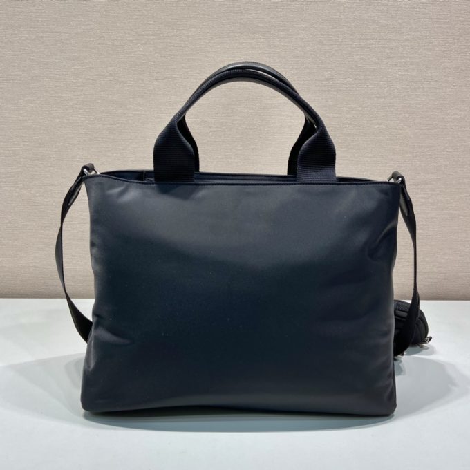 New three-in-one tote bag