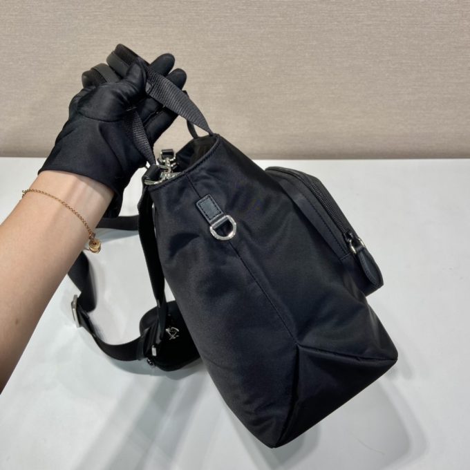 New three-in-one tote bag