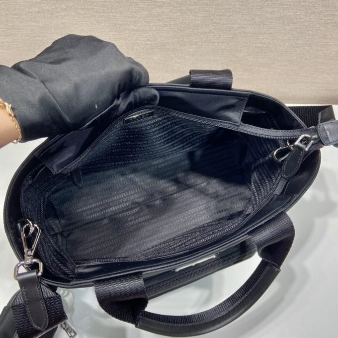 New three-in-one tote bag