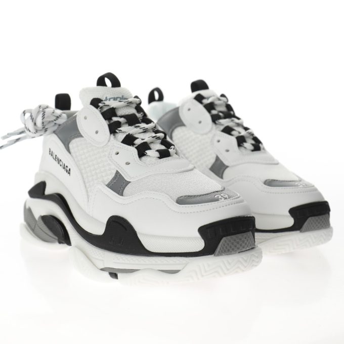 【 Balenciaga 】
