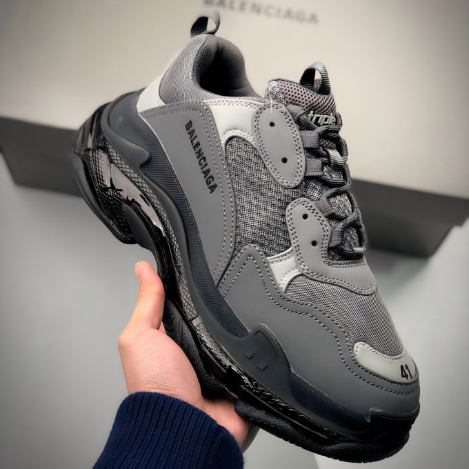 【 Balenciaga 】