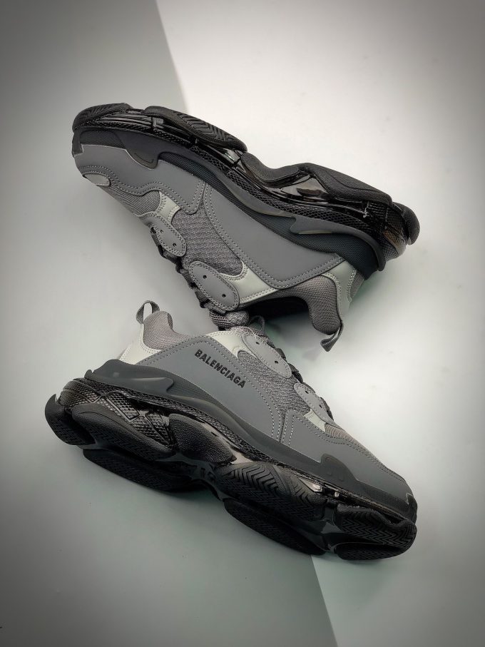 【 Balenciaga 】