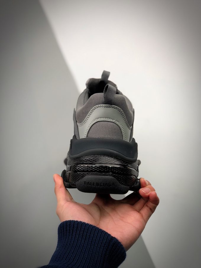 【 Balenciaga 】