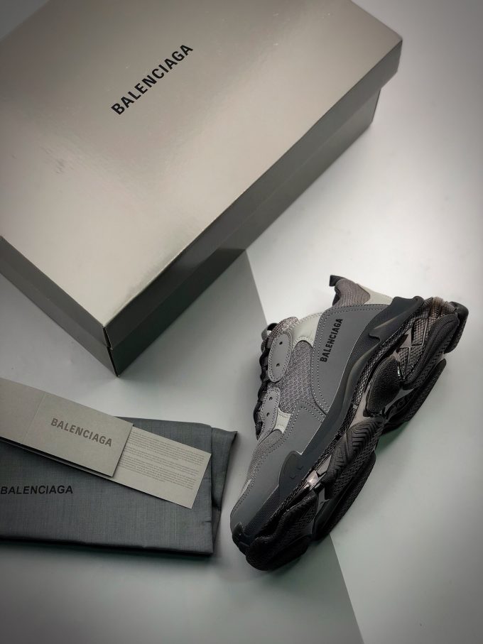 【 Balenciaga 】