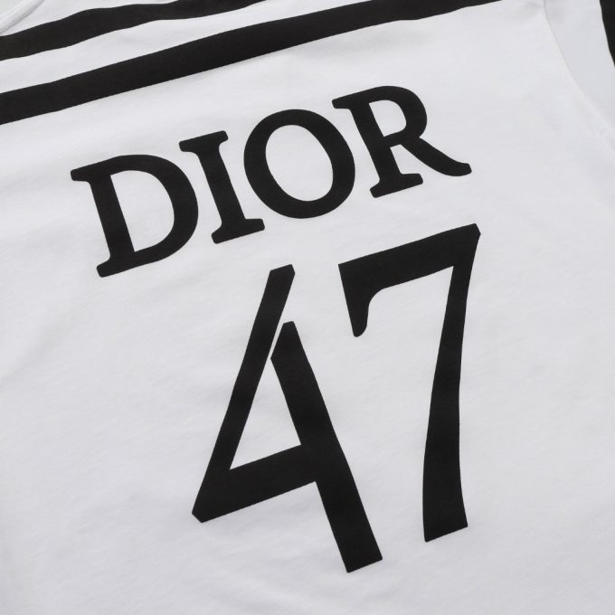 New round-neck short-sleeved T-shirt