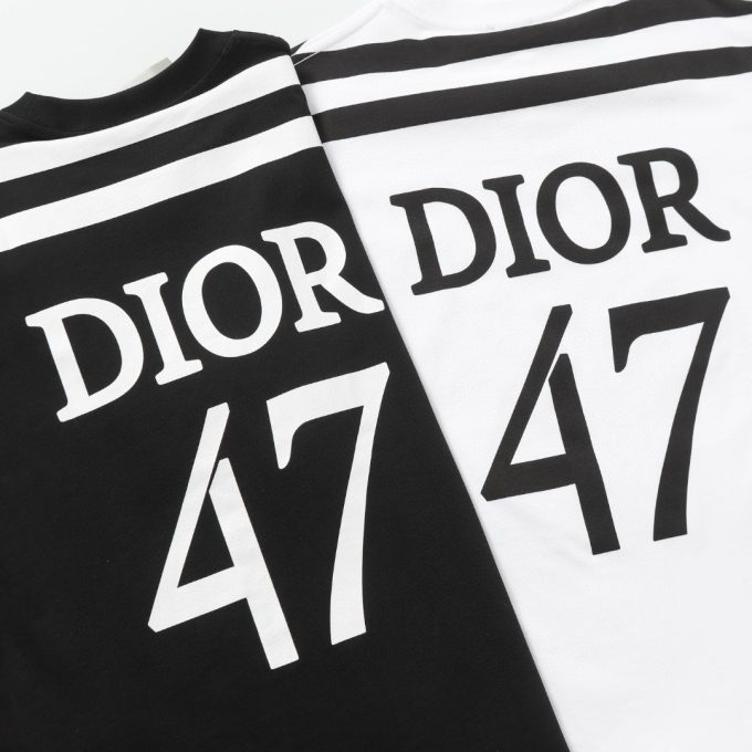 New round-neck short-sleeved T-shirt