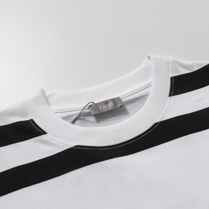 New round-neck short-sleeved T-shirt