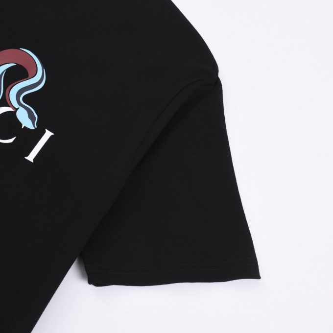 A short sleeve with G letter print for the Year of the Snake