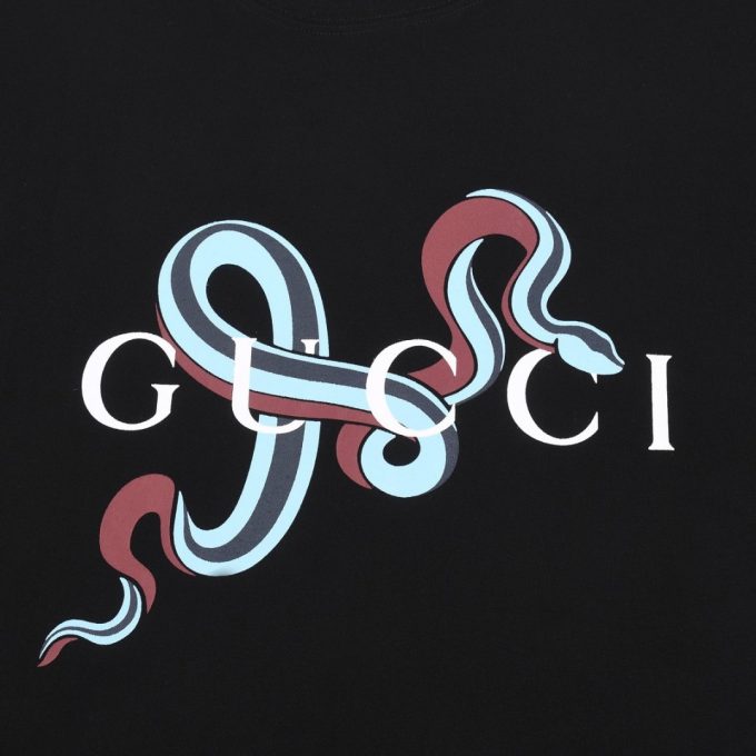 A short sleeve with G letter print for the Year of the Snake