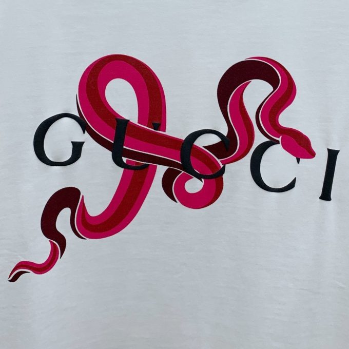 A short sleeve with G letter print for the Year of the Snake