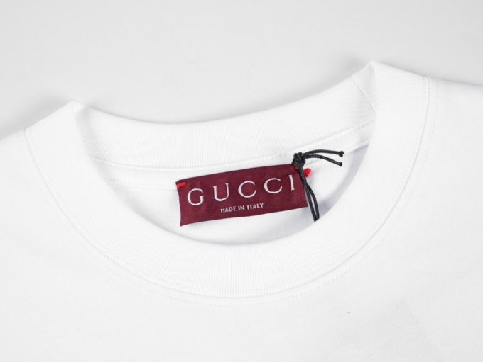 A short sleeve with G letter print for the Year of the Snake