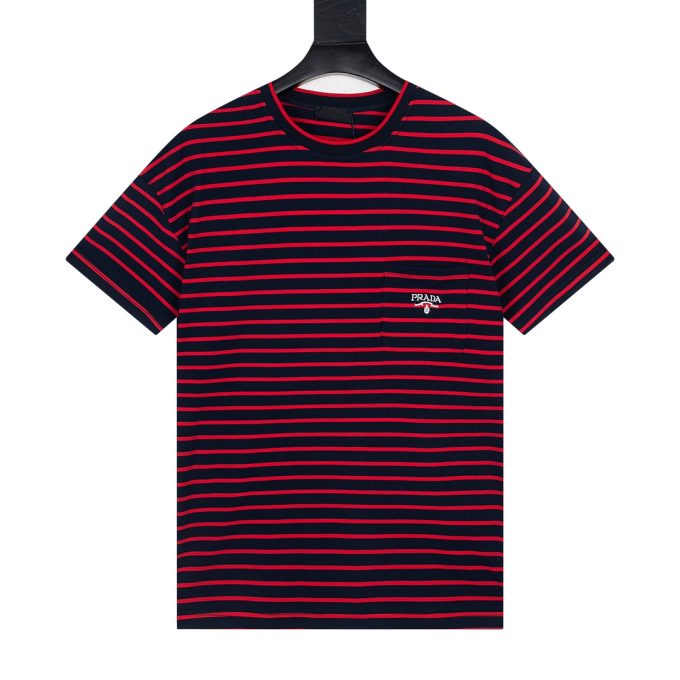Black and red striped short-sleeved knitted sweater