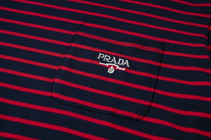 Black and red striped short-sleeved knitted sweater