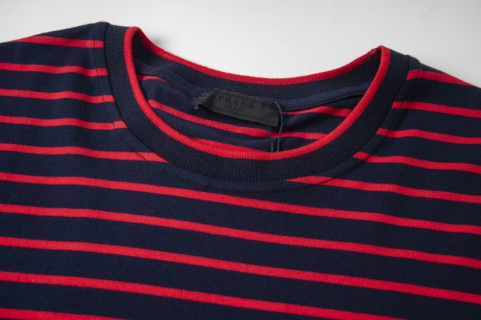 Black and red striped short-sleeved knitted sweater