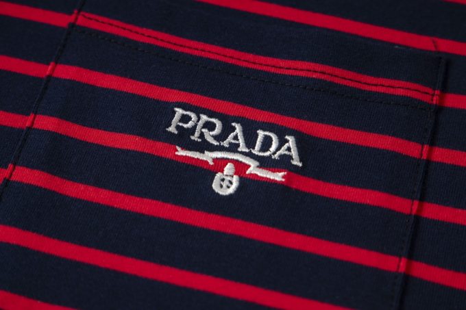 Black and red striped short-sleeved knitted sweater