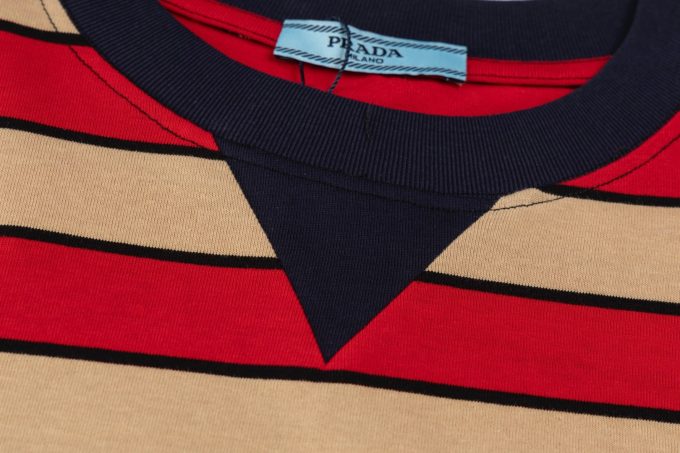 Color-blocking short-sleeved T-shirt