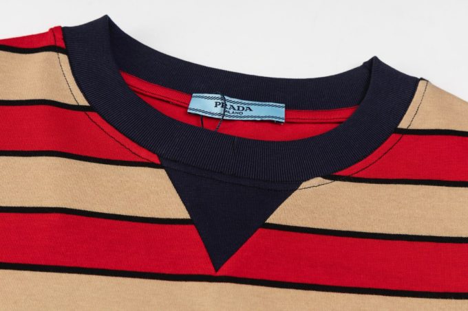 Color-blocking short-sleeved T-shirt