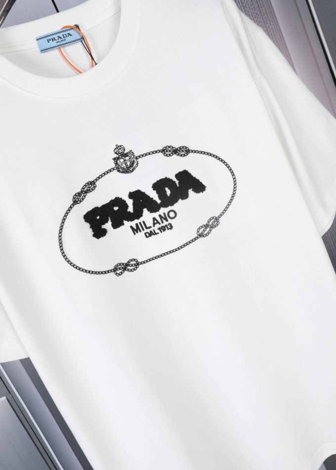 New embroidered short-sleeved style