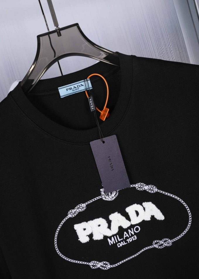 New embroidered short-sleeved style