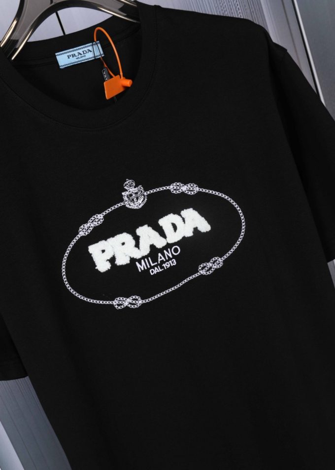 New embroidered short-sleeved style