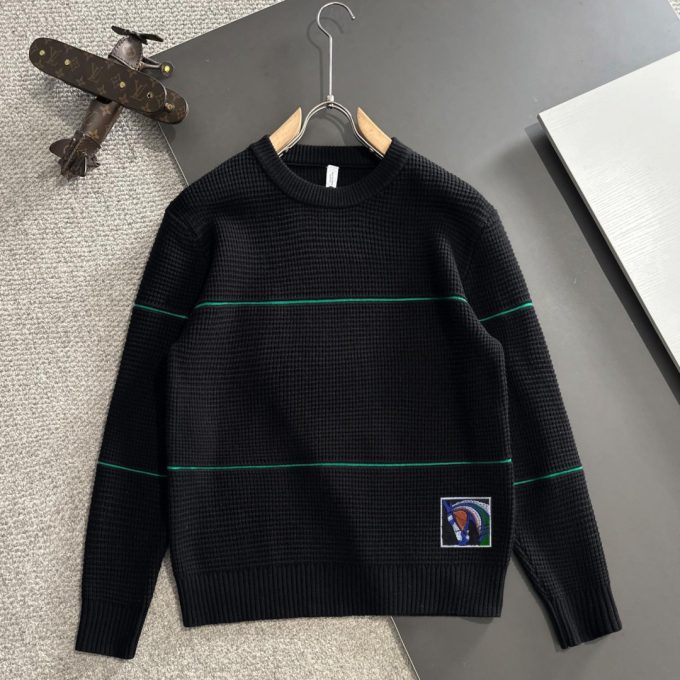 The latest round-neck sweater