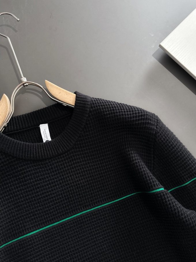 The latest round-neck sweater