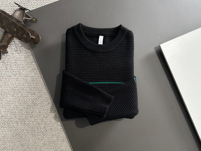 The latest round-neck sweater