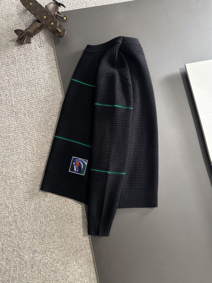 The latest round-neck sweater