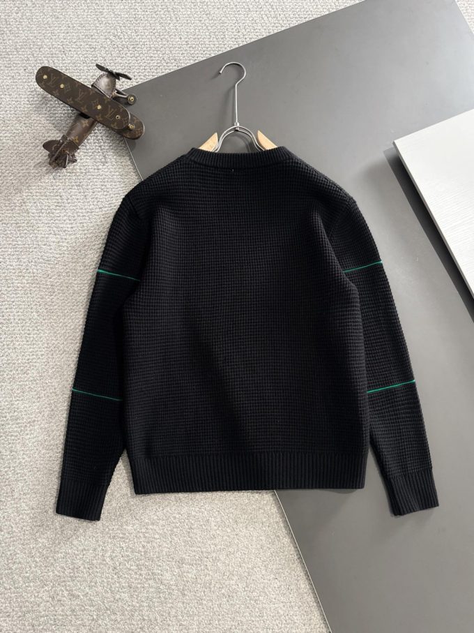 The latest round-neck sweater