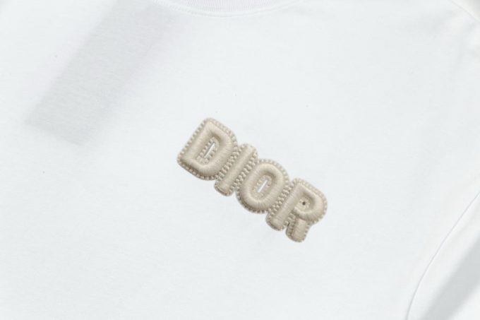 Dior round neck and short sleeves