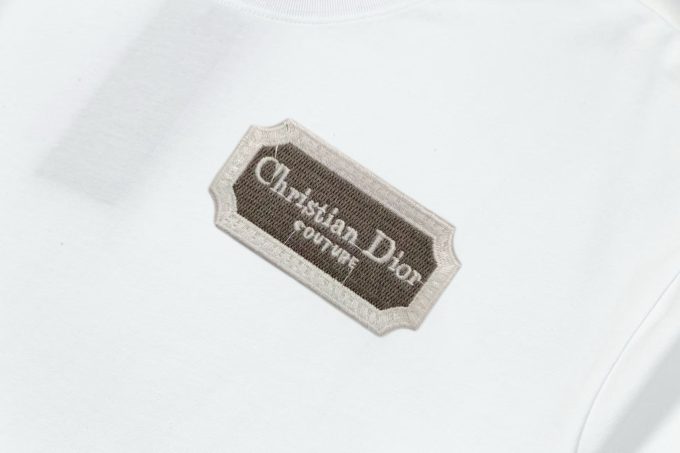 Dior round neck and short sleeves