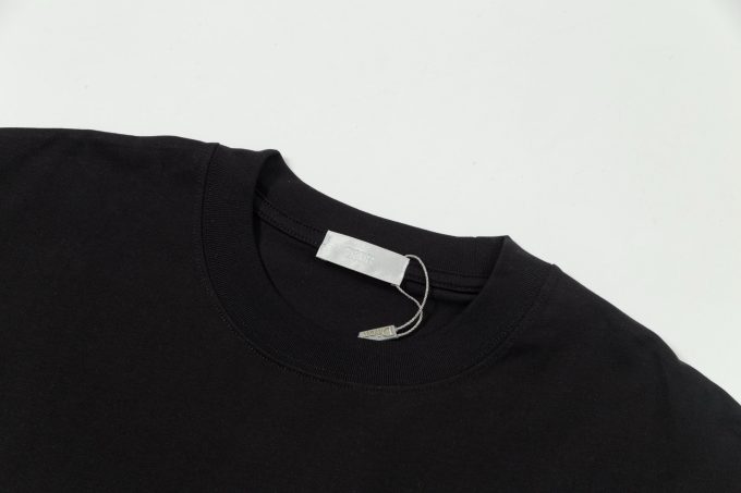 Dior round neck and short sleeves