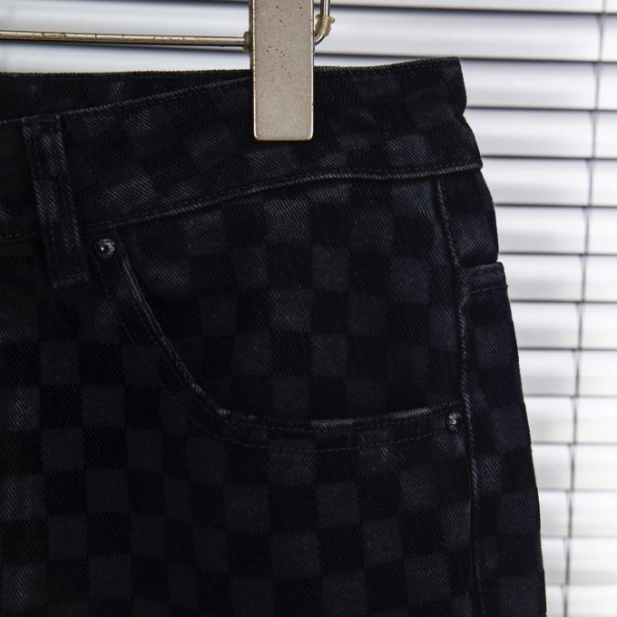 LV Louis Vuitton's 2025 new checkered flocked jeans