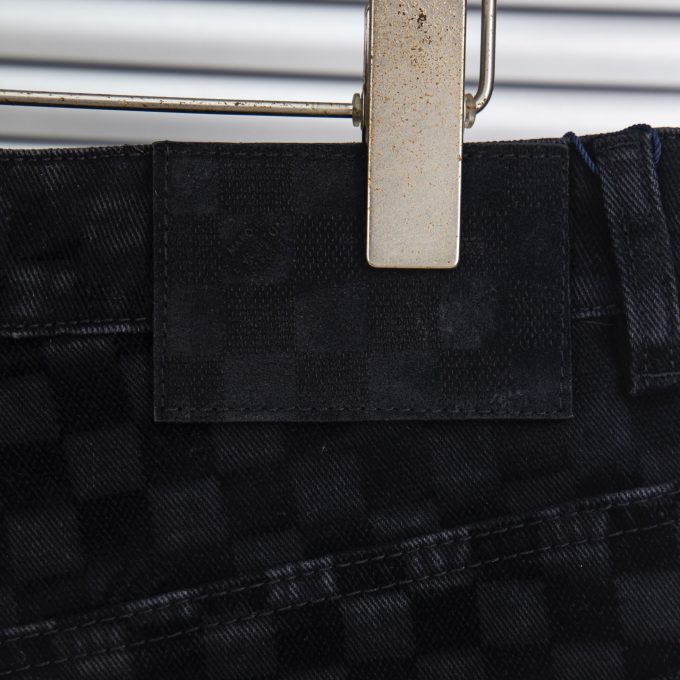 LV Louis Vuitton's 2025 new checkered flocked jeans