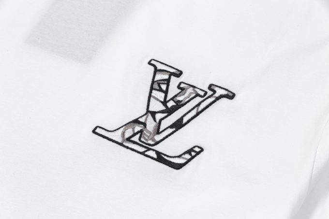 The new embroidered short-sleeved shirt from LV Lvjia