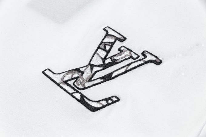 The new embroidered short-sleeved shirt from LV Lvjia
