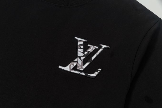 The new embroidered short-sleeved shirt from LV Lvjia