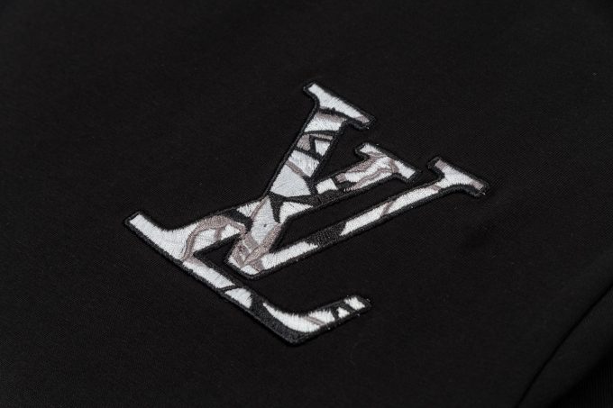 The new embroidered short-sleeved shirt from LV Lvjia