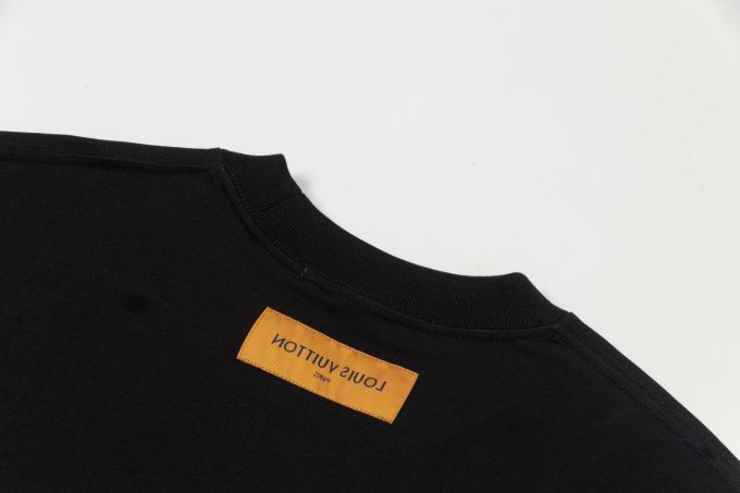 The new embroidered short-sleeved shirt from LV Lvjia