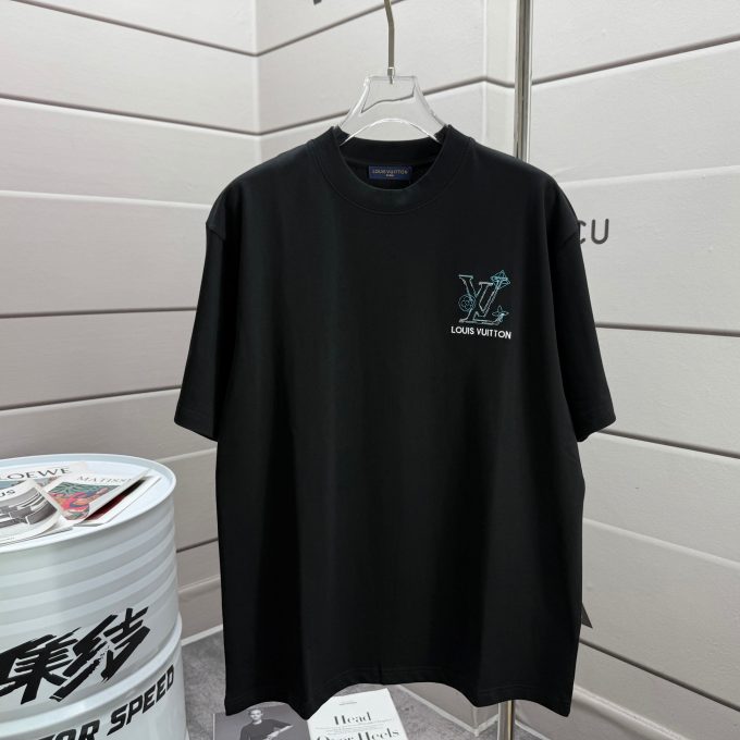 The new Louis Vuitton embroidered short-sleeved shirt