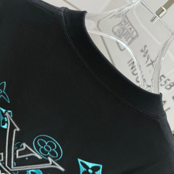 The new Louis Vuitton embroidered short-sleeved shirt