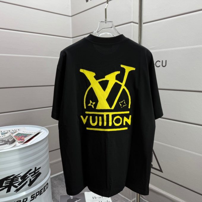The new Louis Vuitton embroidered short-sleeved shirt