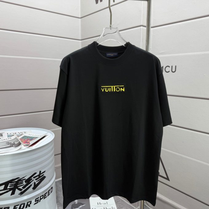 The new Louis Vuitton embroidered short-sleeved shirt