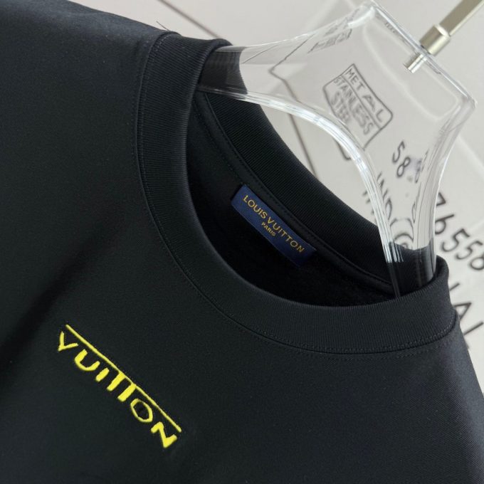The new Louis Vuitton embroidered short-sleeved shirt