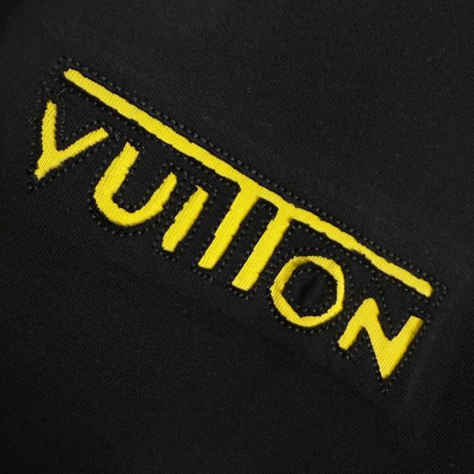 The new Louis Vuitton embroidered short-sleeved shirt