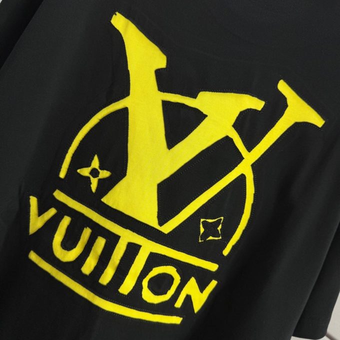 The new Louis Vuitton embroidered short-sleeved shirt