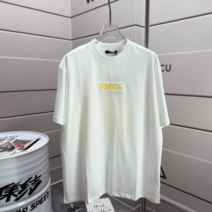 The new Louis Vuitton embroidered short-sleeved shirt