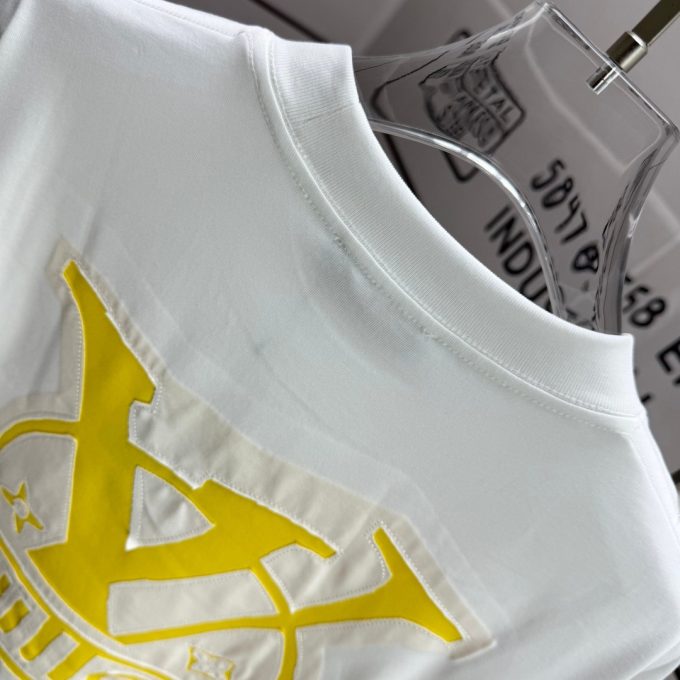 The new Louis Vuitton embroidered short-sleeved shirt
